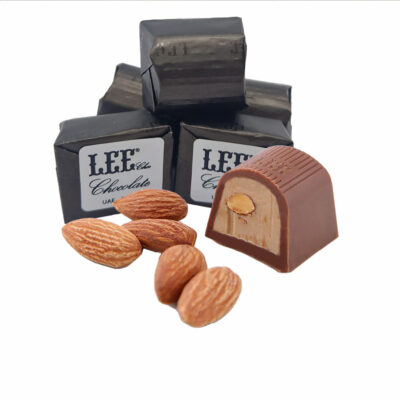 Lee choklad med mandel